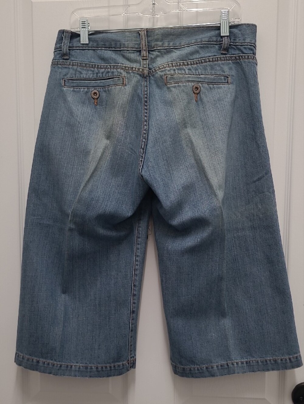 Old Navy Light Blue Capris Wide Leg Jeans---Waist 34 Mid-Rise - Picture 5 of 11